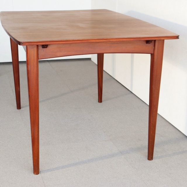 リチャード・ホーンビーのダイニングテーブル