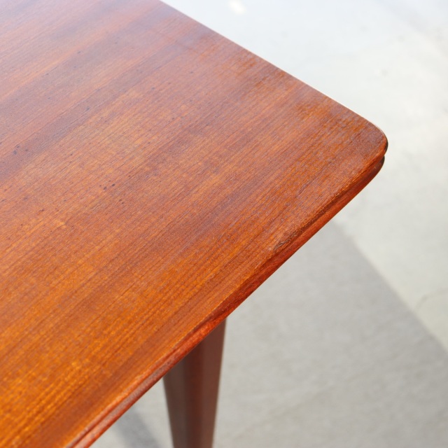 リチャード・ホーンビーのダイニングテーブル