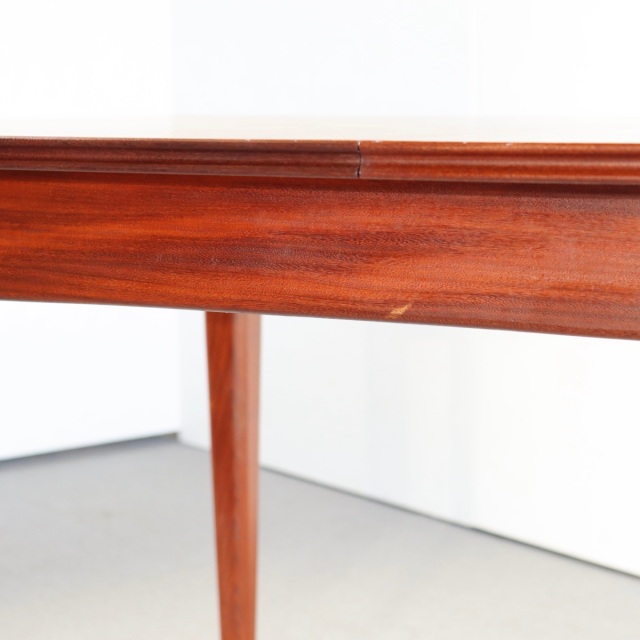 リチャード・ホーンビーのダイニングテーブル