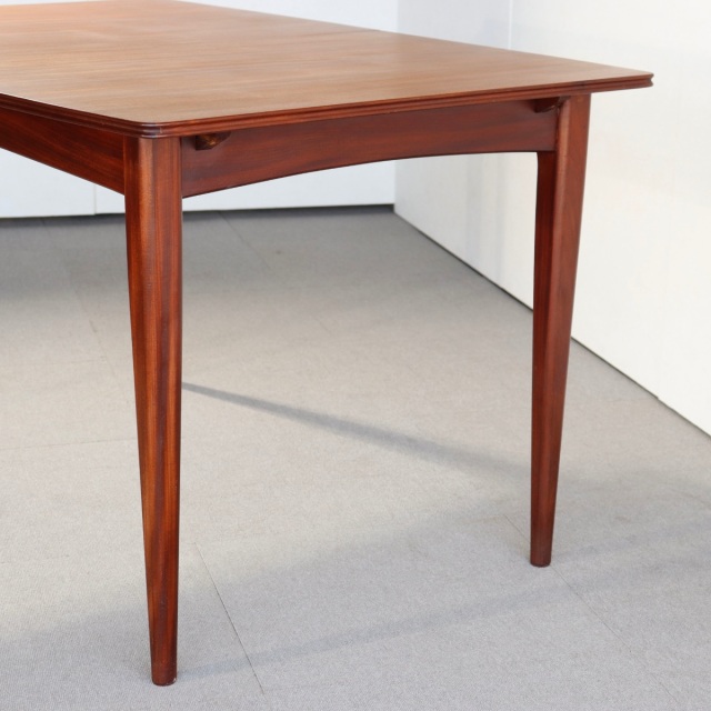 リチャード・ホーンビーのダイニングテーブル