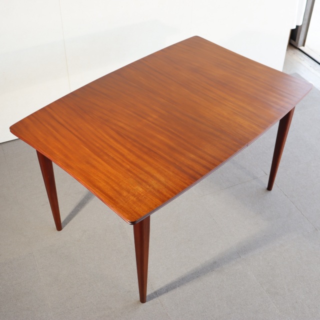 リチャード・ホーンビーのダイニングテーブル