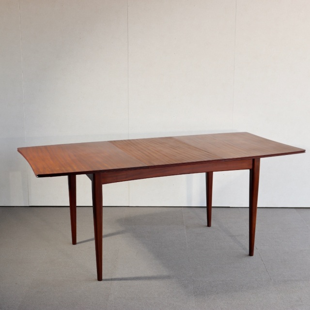 リチャード・ホーンビーのダイニングテーブル