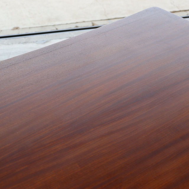 リチャード・ホーンビーのダイニングテーブル