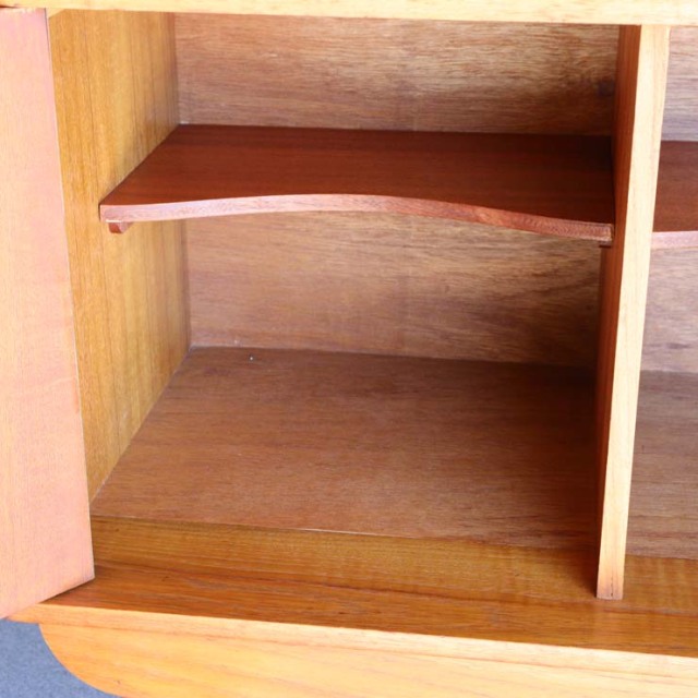 ジェンティークのサイドボード