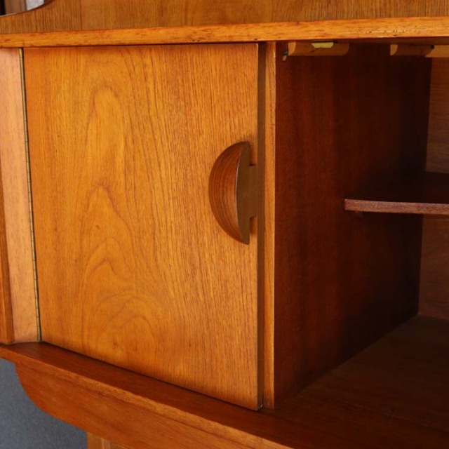 ジェンティークのサイドボード