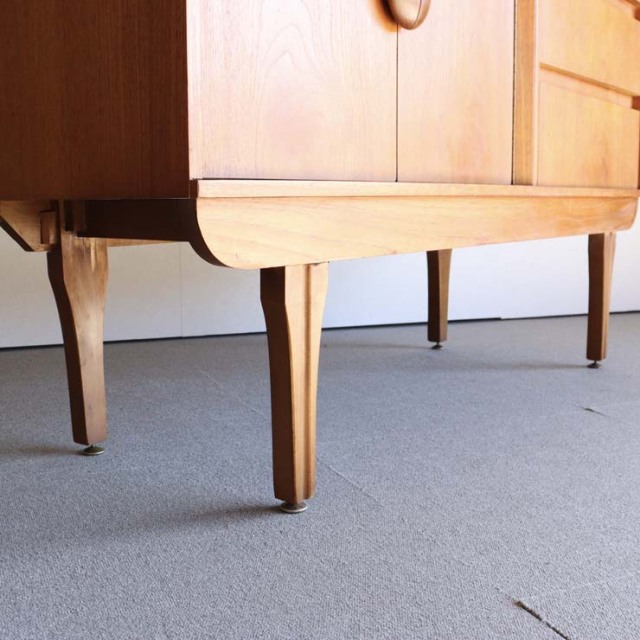 ジェンティークのサイドボード