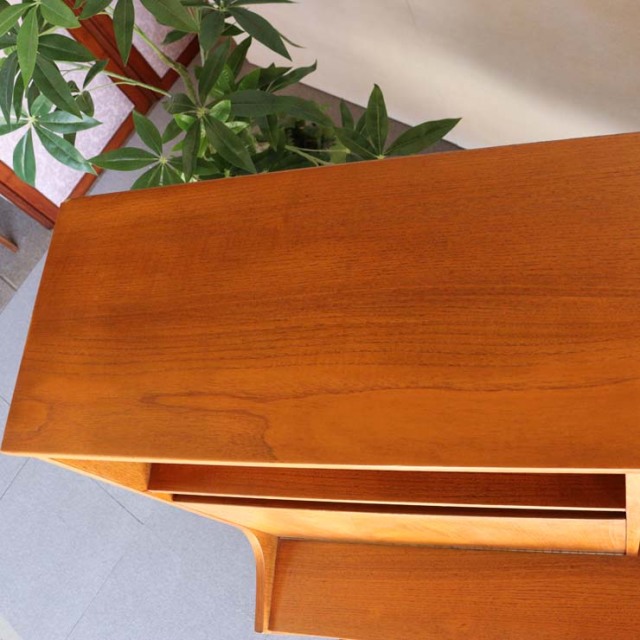 ジェンティークのサイドボード