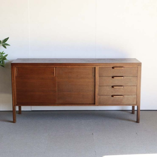 英国ヴィンテージのオーク材サイドボード