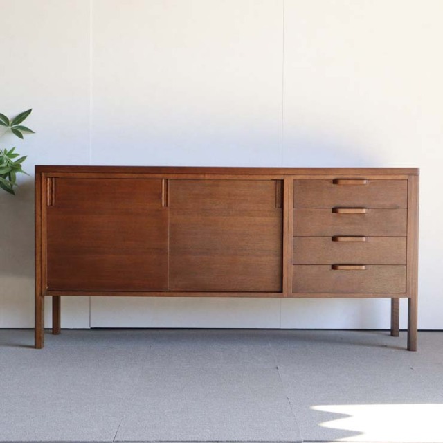 英国ヴィンテージのオーク材サイドボード