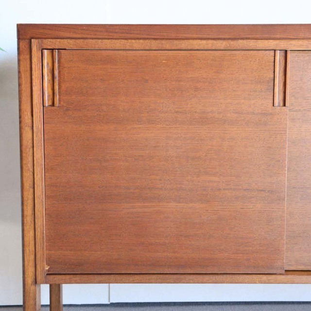 英国ヴィンテージのオーク材サイドボード