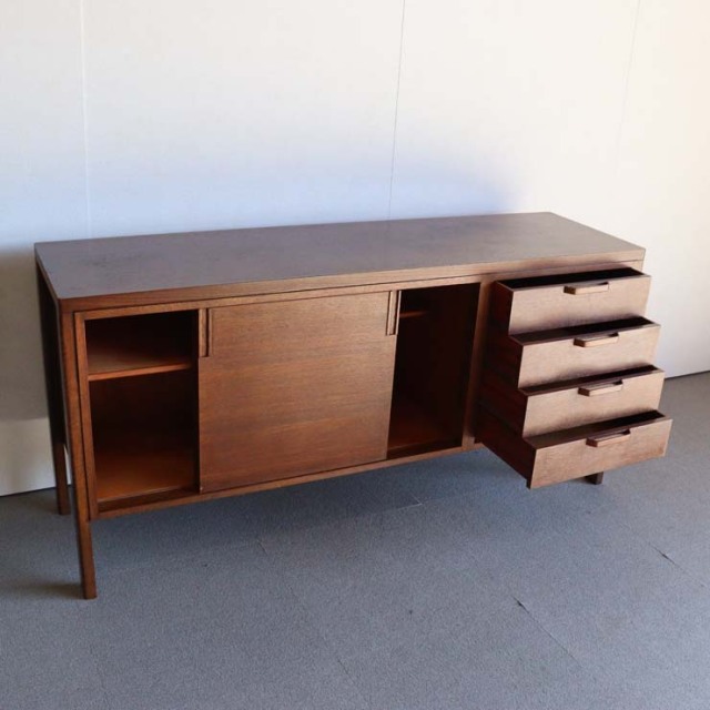 英国ヴィンテージのオーク材サイドボード