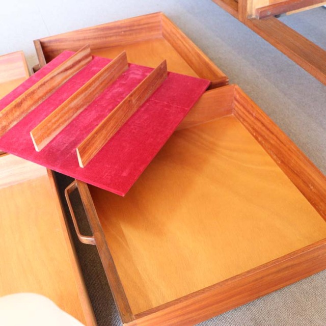 英国ヴィンテージのオーク材サイドボード