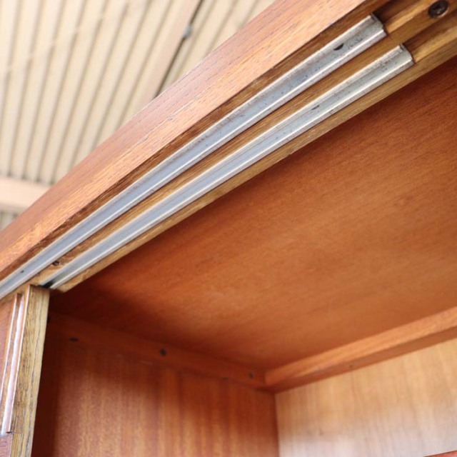 英国ヴィンテージのオーク材サイドボード