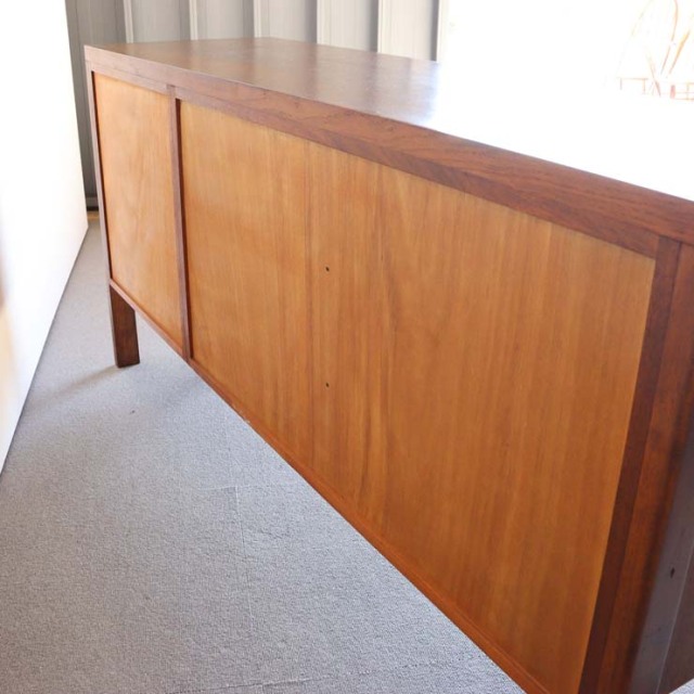 英国ヴィンテージのオーク材サイドボード