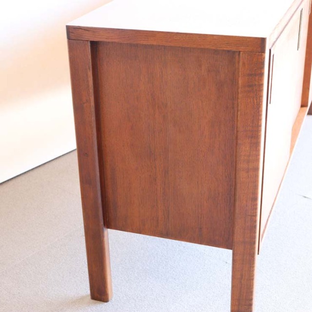 英国ヴィンテージのオーク材サイドボード