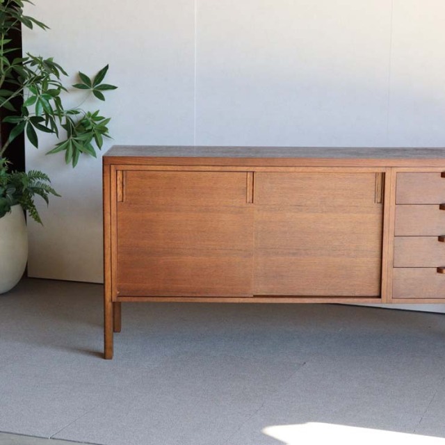 英国ヴィンテージのオーク材サイドボード