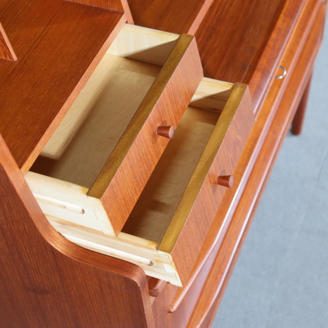 送料込】デンマーク製ビューロー | ヴィンテージ家具