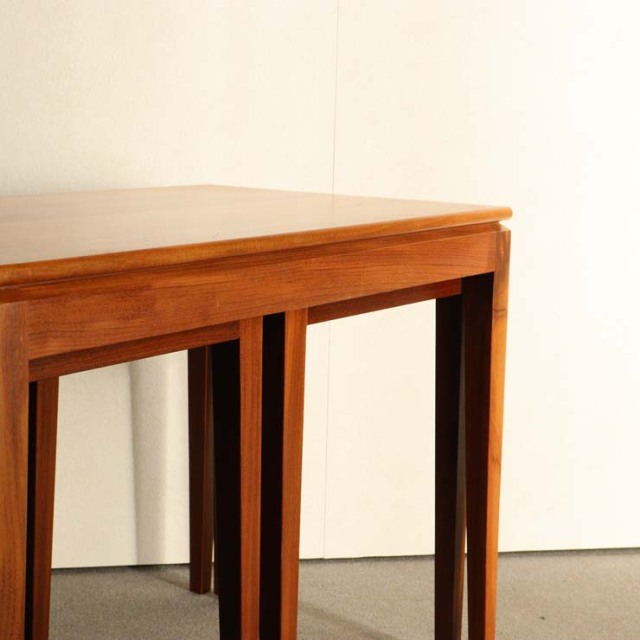 ヴィンテージのネストテーブル