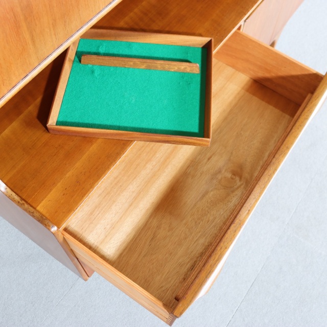 サトクリフオブトッドモーデンSUTCLIFFE OF TODMORDENのハイボード