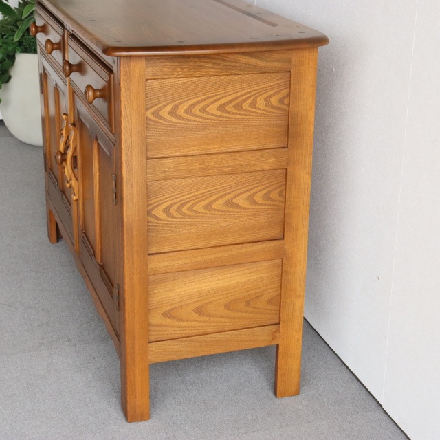 アーコールERCOLのドレッサー