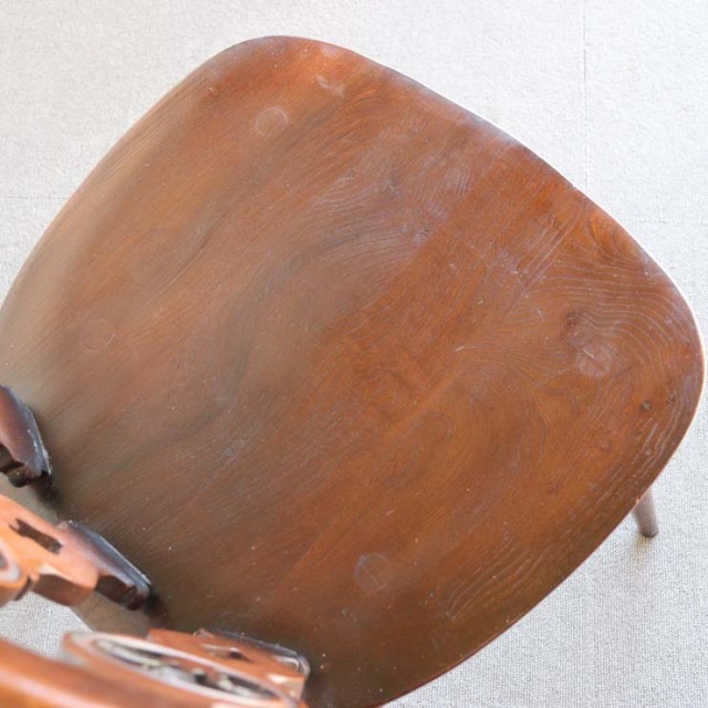 アーコールの椅子