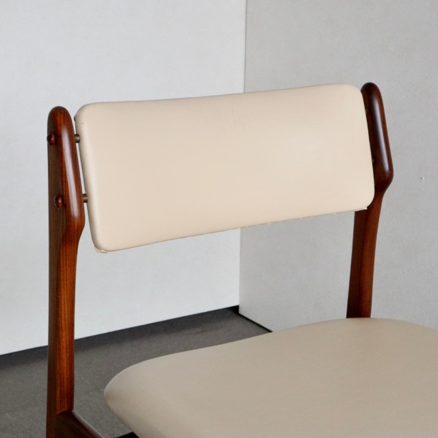 エリックバックERIK BUCHUSのダイニングチェア