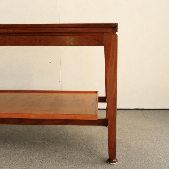 職人たちの遊び。 レンプロイRemploy社のチーク材のグインとなる