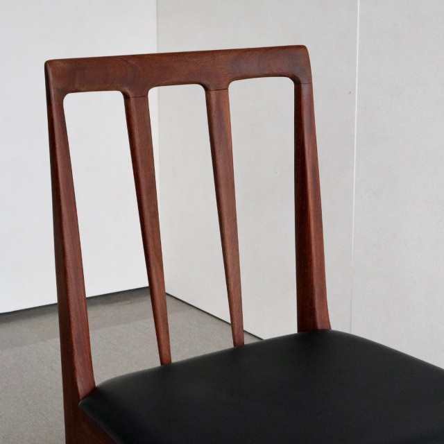 ヤンガーYoungerのダイニングチェア