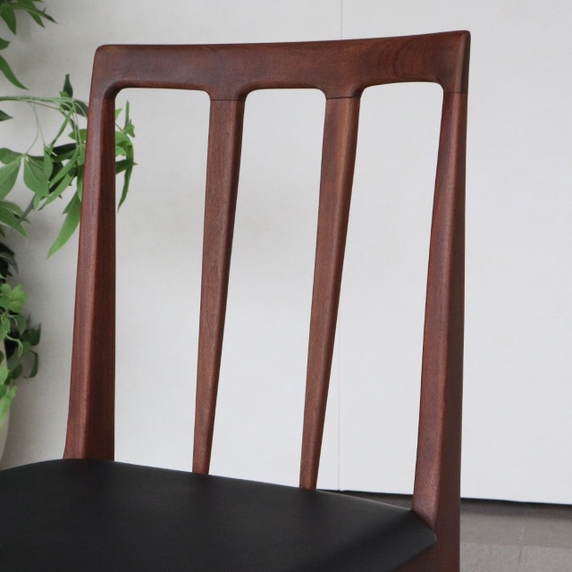 ヤンガーYoungerのダイニングチェア