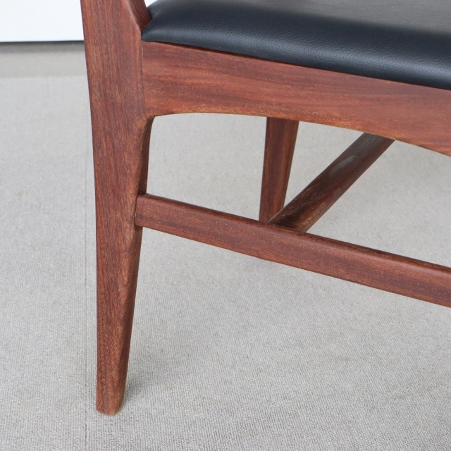 ヤンガーYoungerのダイニングチェア