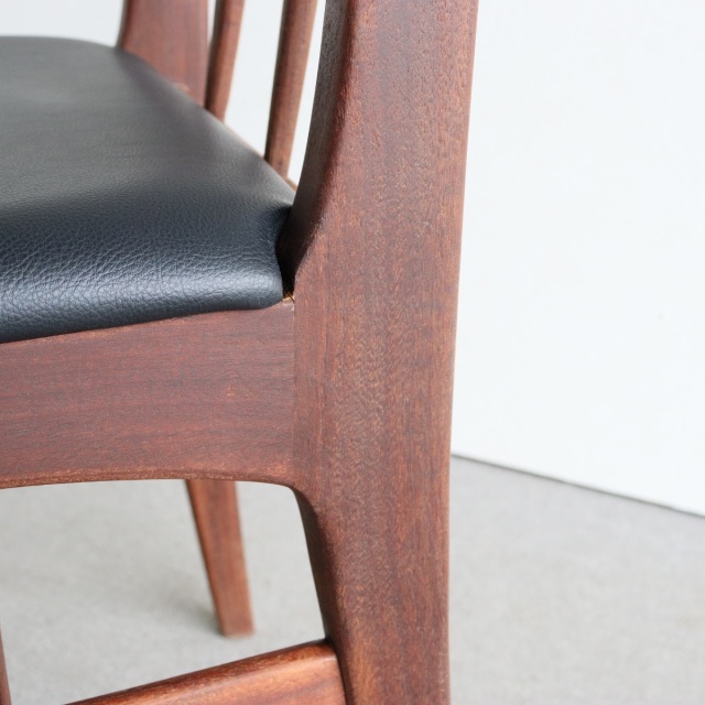 ヤンガーYoungerのダイニングチェア