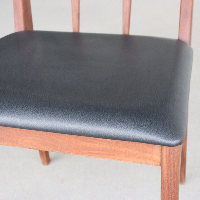 ヤンガーYoungerのダイニングチェア