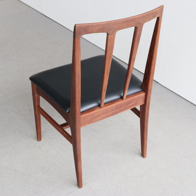 ヤンガーYoungerのダイニングチェア