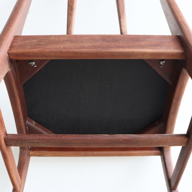 ヤンガーYoungerのダイニングチェア