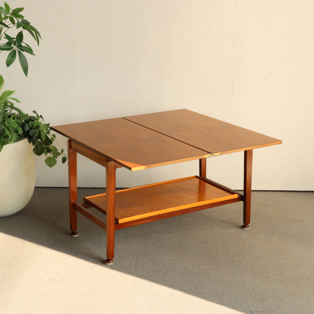 イギリスヴィンテージ Remploy チーク ローテーブル コーヒーテーブル 職人たちの遊び。 レンプロイRemploy社のチーク材のグインとなる