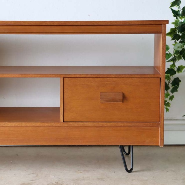 チーク　メディアスタンド　商品番号【022015】