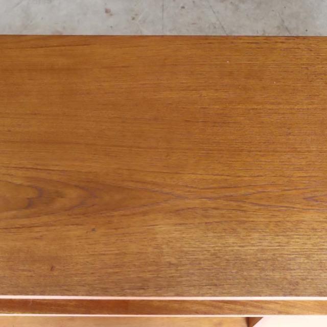 チーク　メディアスタンド　商品番号【022015】