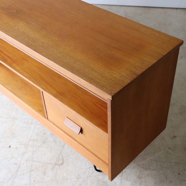 チーク　メディアスタンド　商品番号【022015】