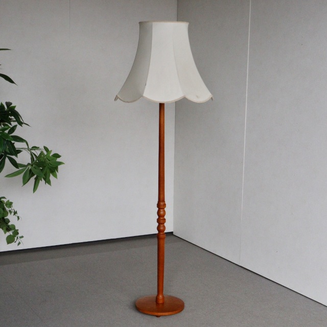 英国ヴィンテージのチークスタンドランプ