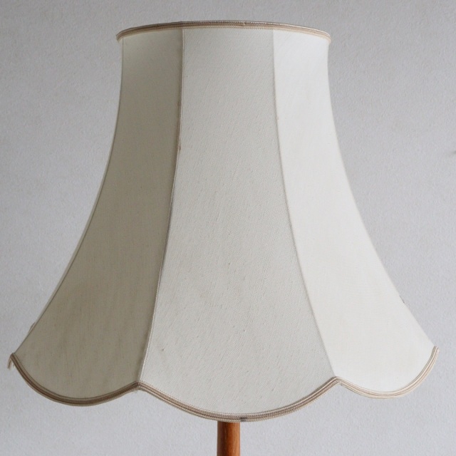 英国ヴィンテージのチークスタンドランプ