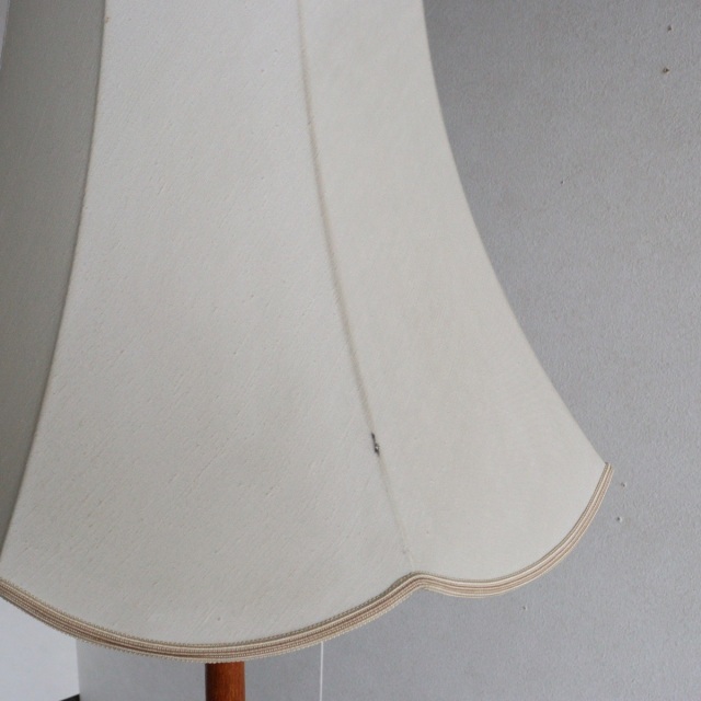 英国ヴィンテージのチークスタンドランプ