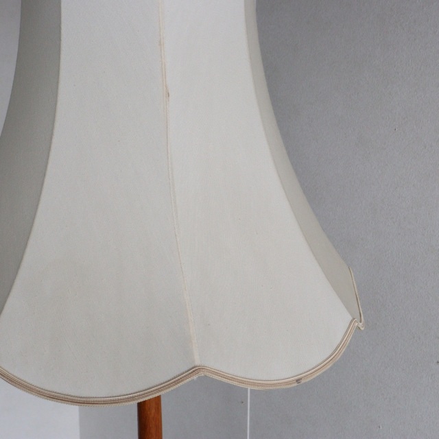 英国ヴィンテージのチークスタンドランプ