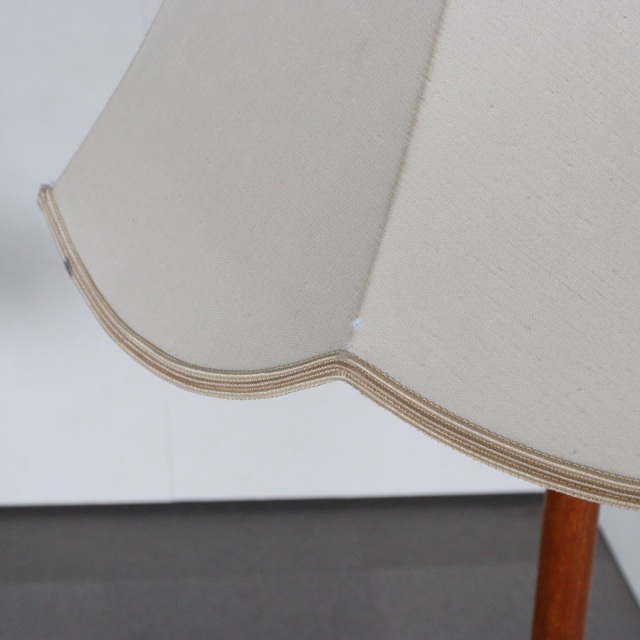 英国ヴィンテージのチークスタンドランプ