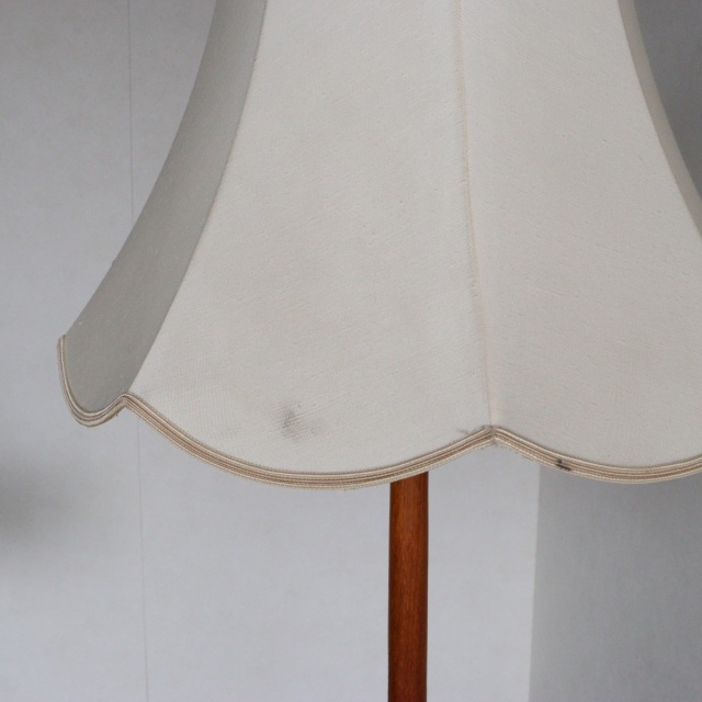 英国ヴィンテージのチークスタンドランプ