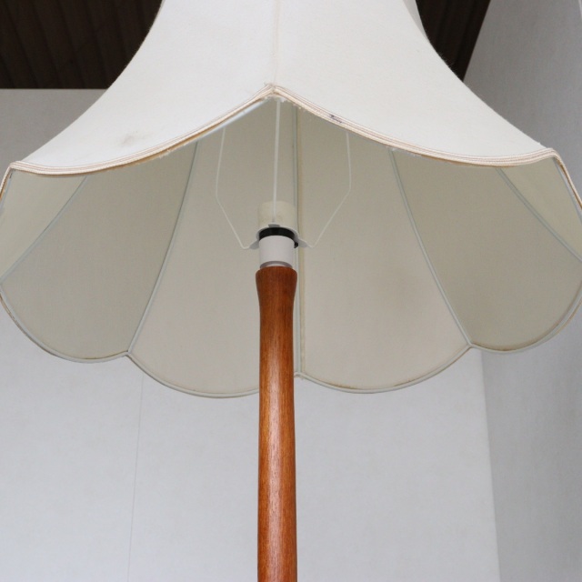 英国ヴィンテージのチークスタンドランプ