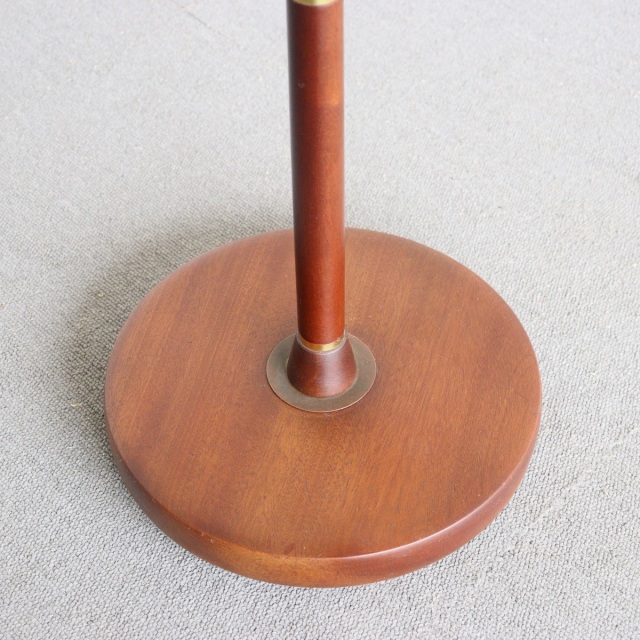 英国ヴィンテージのフロアランプ