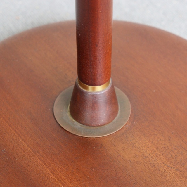 英国ヴィンテージのフロアランプ