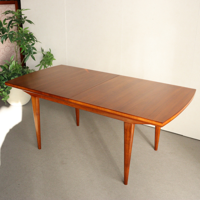 アルフレッド・コックスalfred coxのダイニングテーブル