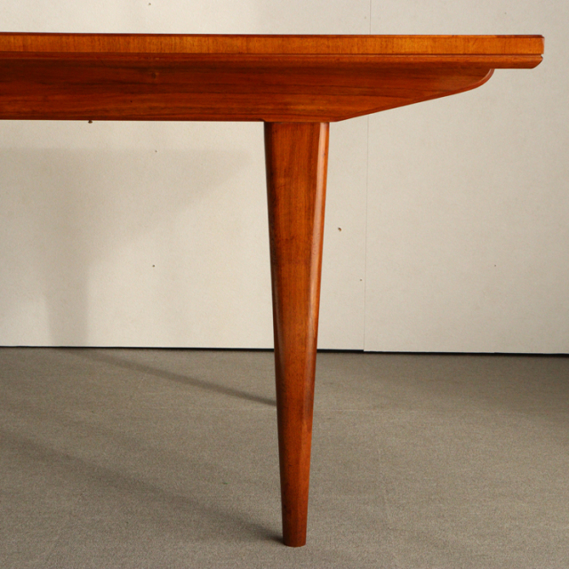 アルフレッド・コックスalfred coxのダイニングテーブル