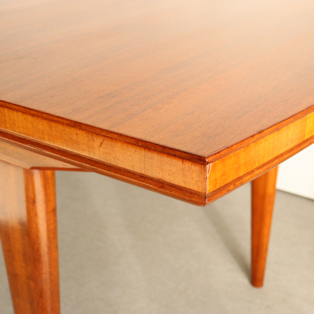 アルフレッド・コックスalfred coxのダイニングテーブル